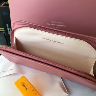 Оригинал фирменный клатч от Narciso Rodriguez