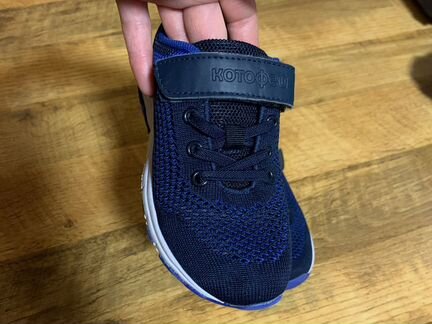 Кроссовки котофей 27