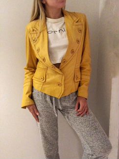 Куртка кожаная желтая 44