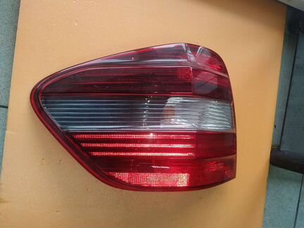 A1648202164 Фонарь задний левый mercedes benz W164