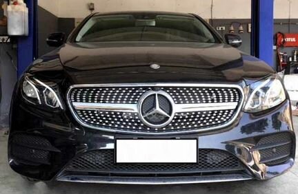 Решетка 43 AMG Mercedes E213 серебро под камеру