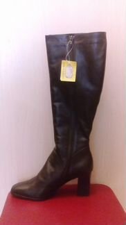 Высокие зимние сапоги. Новые. Италия