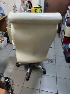 Кожанное кресло