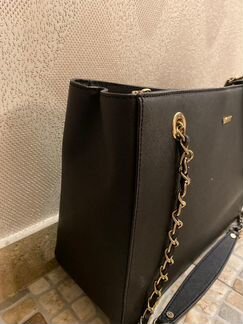 Кожаная черная сумка dkny
