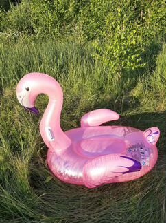 Надувной фламинго для купания
