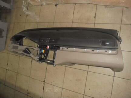 Панель торпеда Фольксваген Пассат Б6. Коричневая