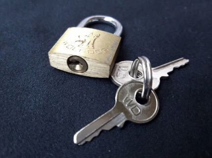 Замочек с ключами