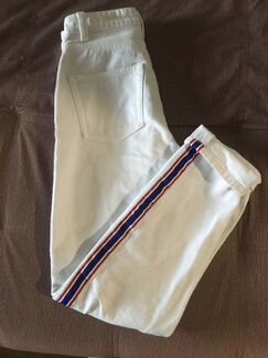 Белые джинсы monki