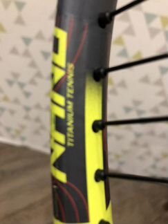 Теннисная ракетка