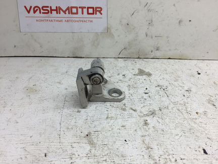 Петля двери передняя левая Volkswagen Passat B7