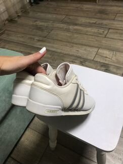 Кроссовки adidas