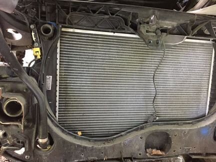 Радиатор охлаждения V6 3.0 8E0121251M Audi A4 B6