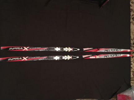 Лыжи беговые 153см новые