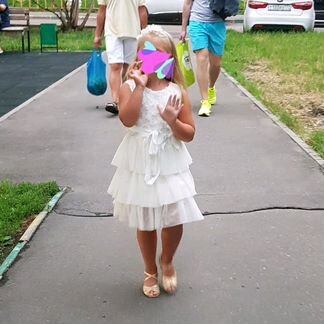Нарядное платье ostin 5-6 лет
