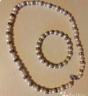 Колье зеленые камни