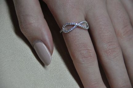 Кольцо бесконечность с бриллиантами