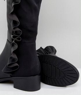 Сапоги выше колен на плоской подошве