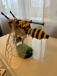 Пчела lego с двигающимися крыльями