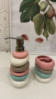 Дозатор для мыла и подставка для щёток